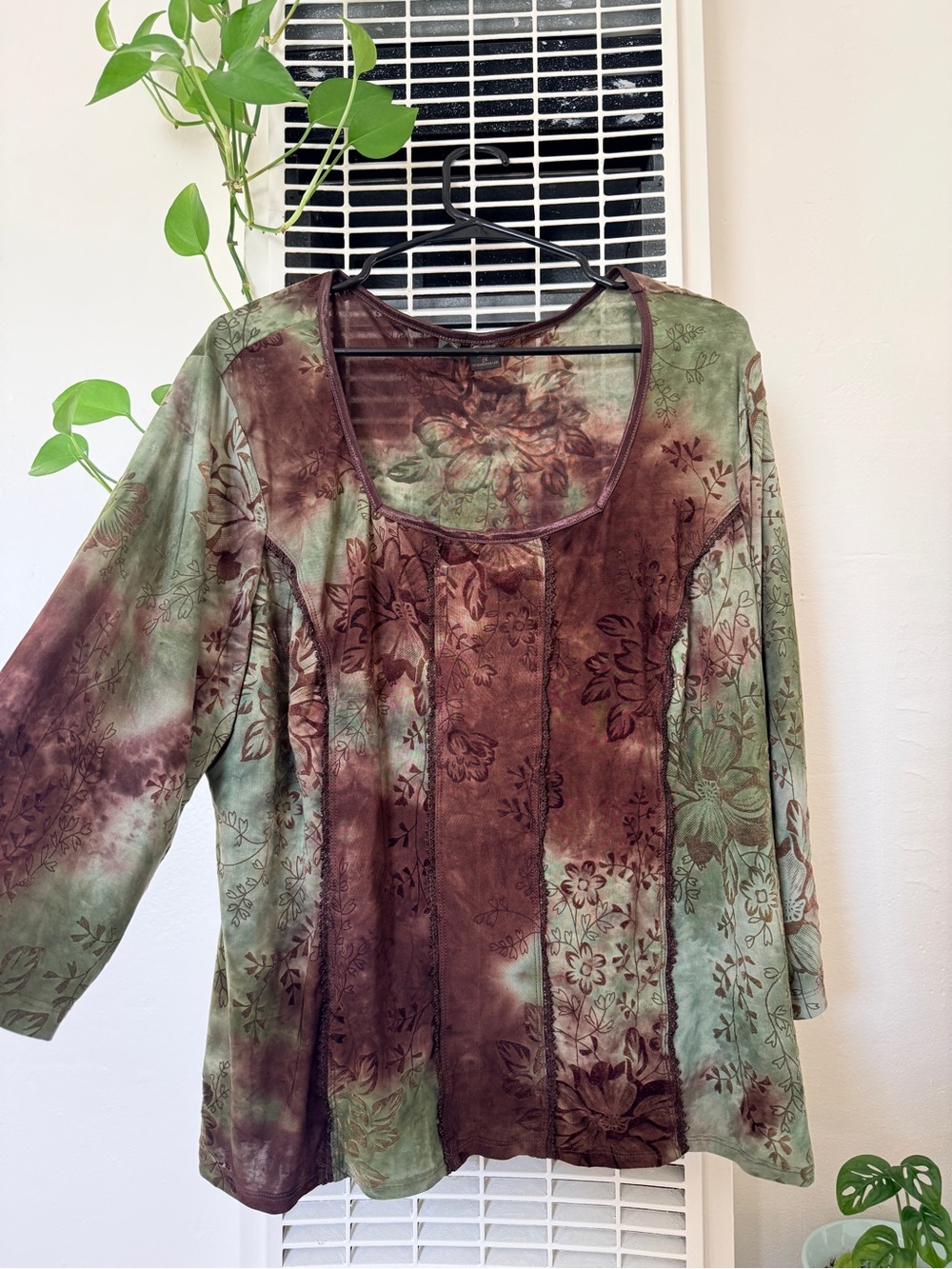 Women's Crushed Velvet Floral Ombré Scoop Neck Top in Brown and Sage